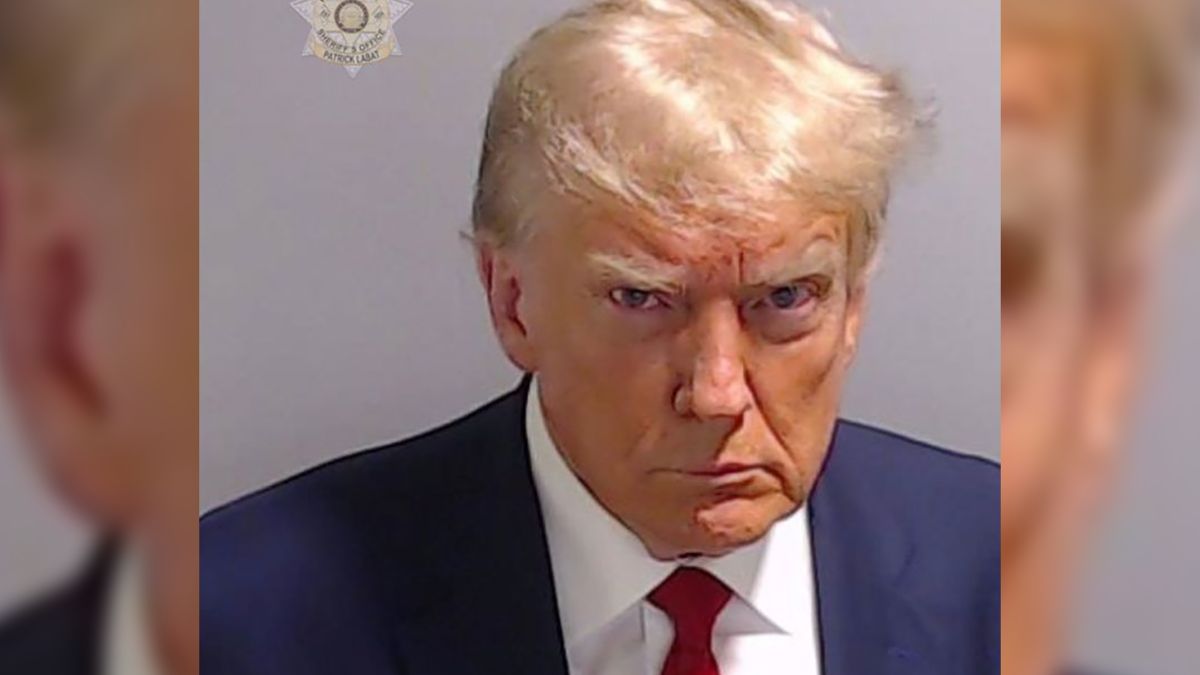 Zdjęcie do kartoteki policyjnej Donalda Trumpa.