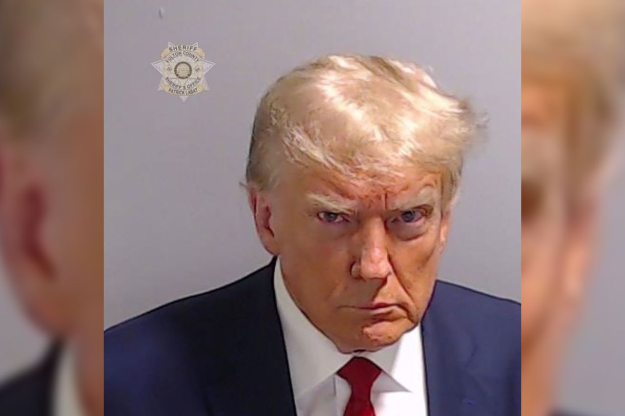 Zdjęcie do kartoteki policyjnej Donalda Trumpa.