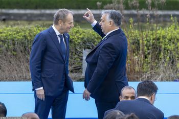 "Pytanie brzmi, po czyjej stronie stoisz". Tusk odpowiada Orbanowi