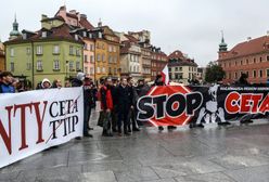 Protesty przeciwników CETA przed ambasadą Kanady i na pl. Zamkowym. &quot;Polacy przeciw globalizacji&quot;