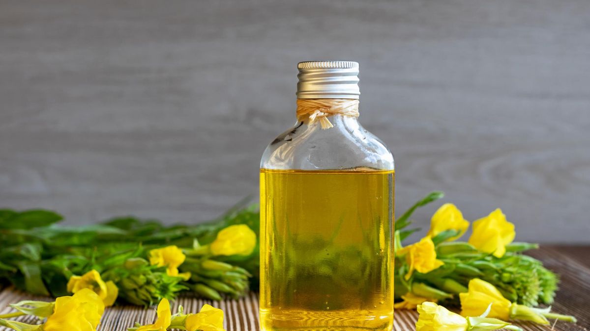 Nienasycone kwasy tłuszczowe, nazywane również niezbędnymi nienasyconymi kwasami tłuszczowymi (NNKT) są obecne w wielu produktach żywnościowych, m.in. oleju z wiesiołka czy w morskich rybach, takich jak łosoś, śledź, czy dorsz.