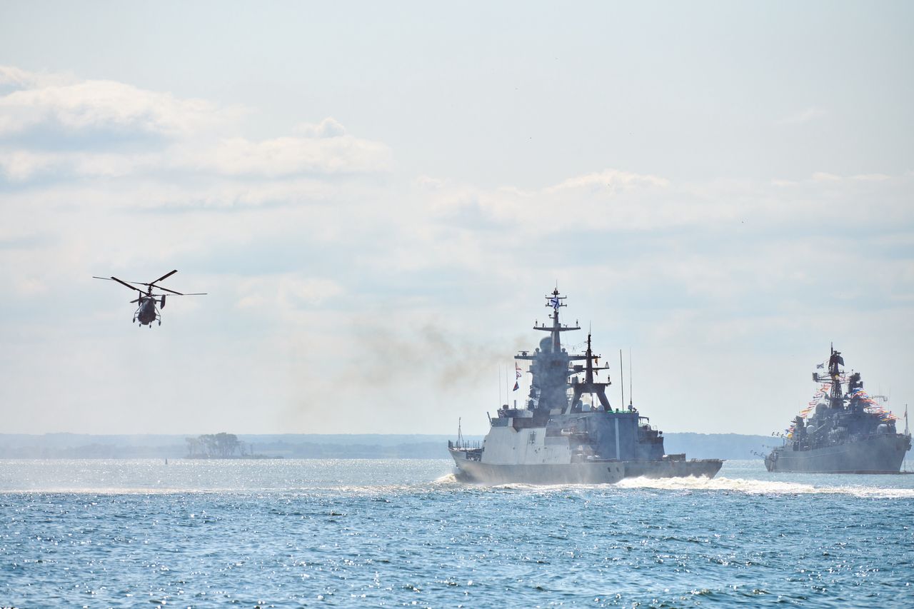 Rosyjskie okręty wojenne w gotowości. Uzbrojono je w pociski Kalibr