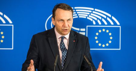 MSZ Iranu wezwało polskiego charge d'affaires. Powodem słowa Sikorskiego