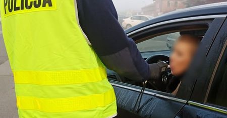 Jechał pijany. Zadzwonił na policję. "Nie dam rady prowadzić"