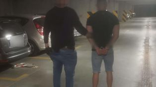 Diler wpadł po kłótni z kobietą. Wciągnął ją siłą do samochodu, świadkowie wezwali policję
