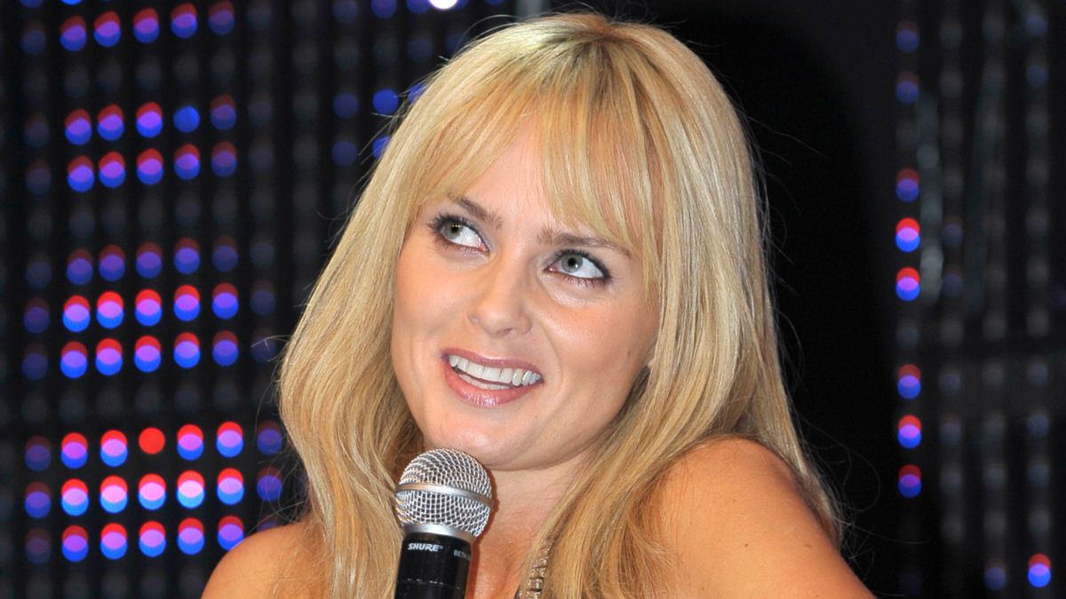 Izabella Scorupco chwali się zgrabną figurą podczas wakacji na jachcie