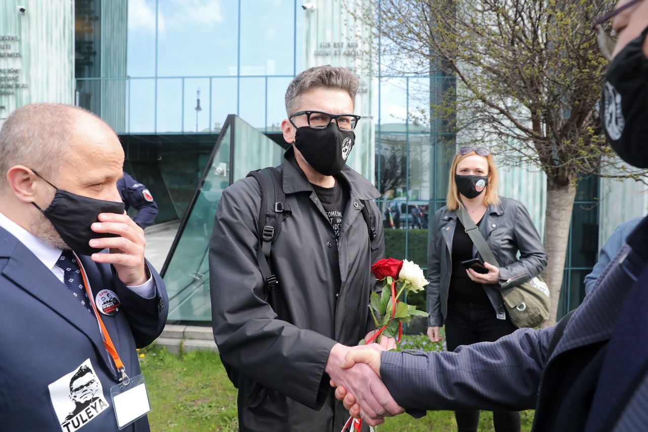 Sędzia Igor Tuleya przed siedzibą Sądu Najwyższego w Warszawie