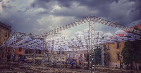 Carnaval Sztukmistrzów bez charakterystycznych białych parasolek