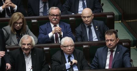 Zaskakująco duża grupa. Nawet amatorzy "Wiadomości" nie wierzą w PiS