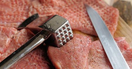 Ceny wieprzowiny w sklepach pikują. Eksperci: Może będzie jeszcze taniej