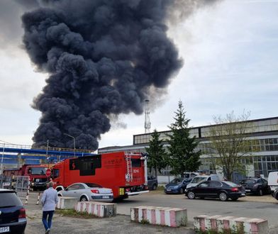 Potężny pożar na Górnym Śląsku. Płoną pojemniki z chemikaliami