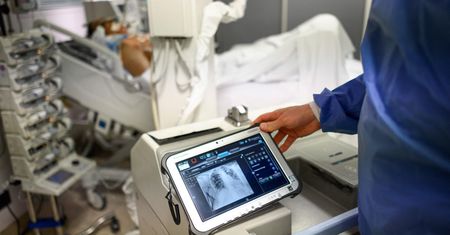 Koronawirus. Afera w Gdańsku. Odwołany dyrektor szpitala zabrał głos