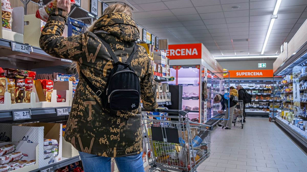 Reporter archiwum 2025 02
26.02.2025 Mragowo, woj. warminsko-mazurskie. Zakupy w supermarkecie sieci Lidl (zdj. ilustracyjne).  fot. Eryk Stawinski/REPORTER
Eryk Stawinski/REPORTER