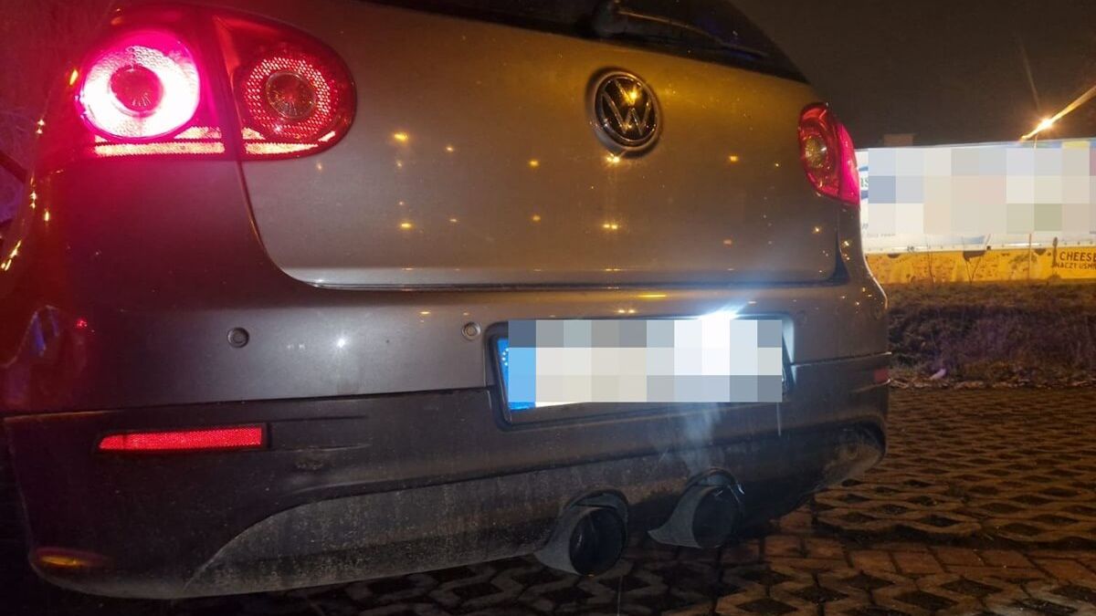 Volkswagen z nielegalną modyfikacją układu wydechowego