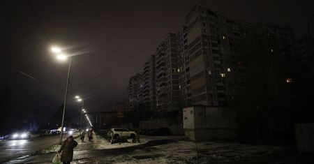 Kijów marznie po ataku. Mieszkańcy bez prądu i ogrzewania