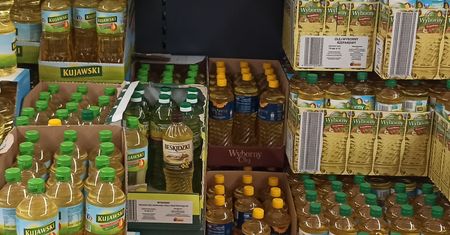 Polowanie na tani olej. Ten supermarket wygrywa ceną