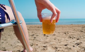 "Cichy alkoholizm" objawia się właśnie tak. Ujawni go prosty test