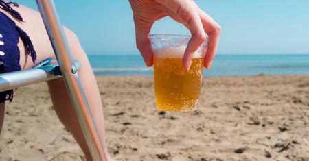 Ukryty alkoholizm objawia się tak. Prosty test daje do myślenia