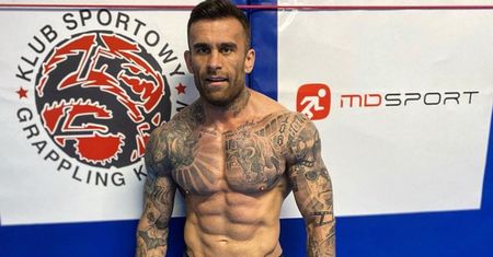 Fame MMA 10. Gwiazda paradokumentów o wielu talentach. Kim jest Arkadiusz "AroY" Tańcula?