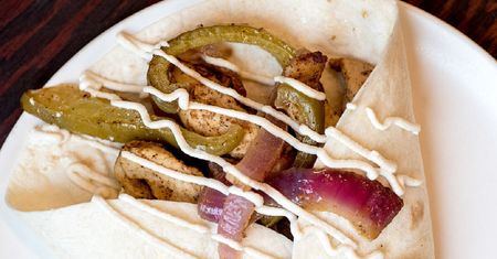 Pomysł na szybki obiad. Przepis na fajitę z 4 składników