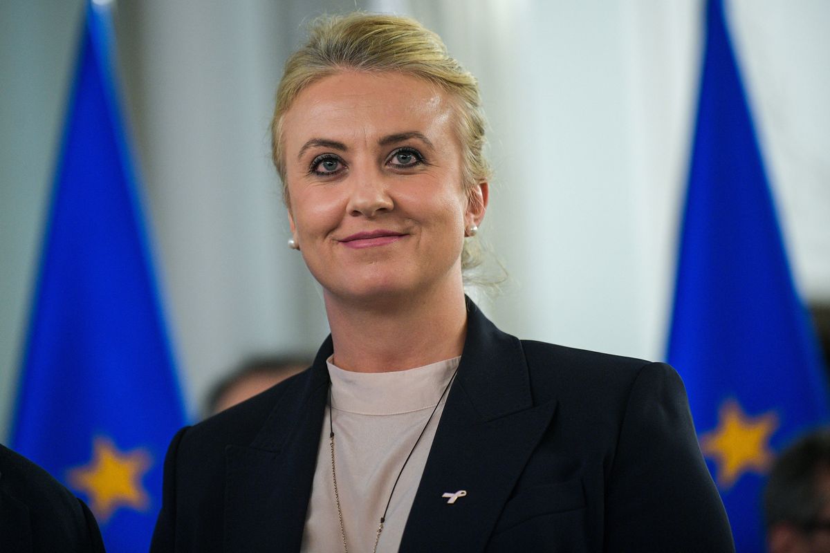 nagrody, ministerstwo zdrowia, minister zdrowia Kwoty robią wrażenie. Minister rozdała nagrody. Na pożegnanie