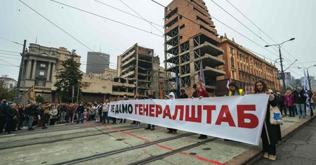 Utworzyli "żywą tarczę". Tysiące osób protestowało przeciwko inwestycji zięcia Trumpa