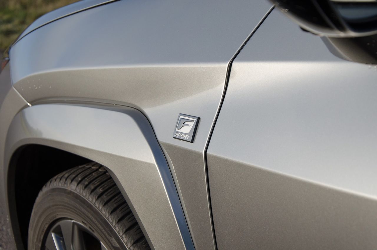 Lexus UX 300h AWD