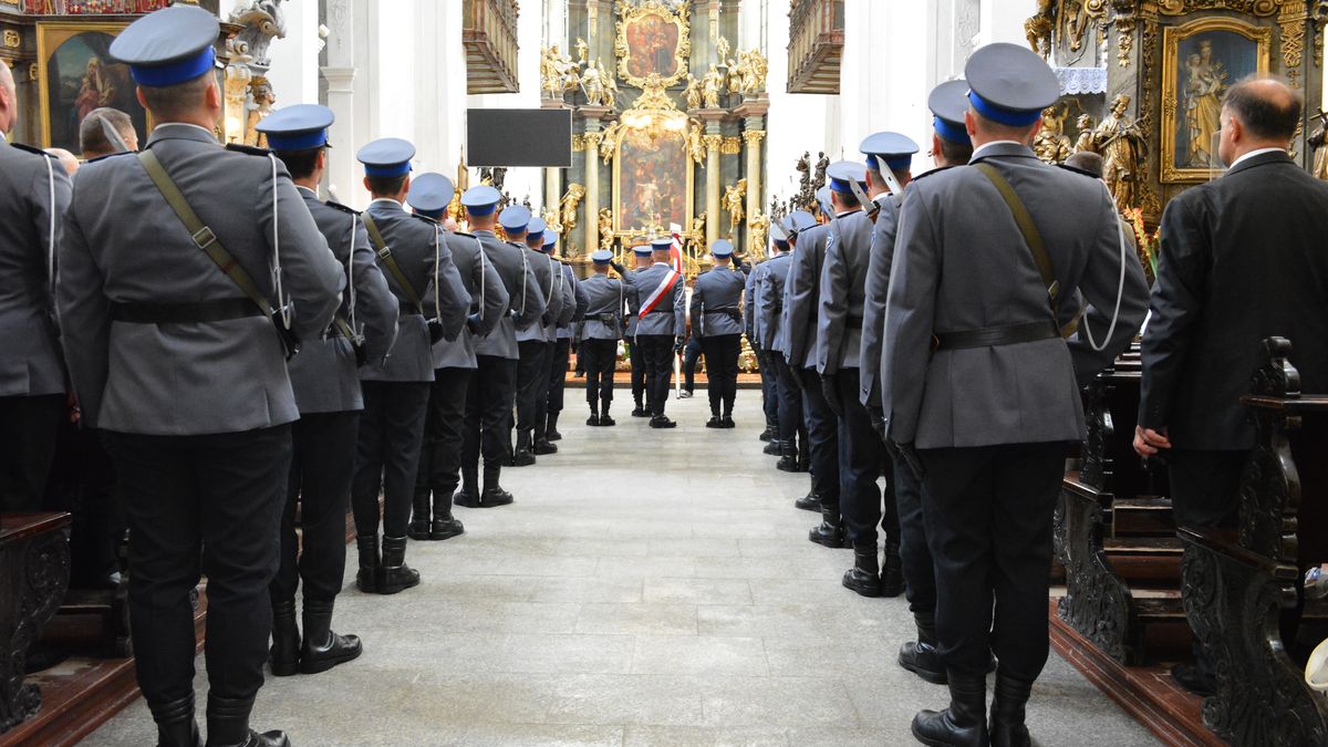 Księża katoliccy będą pomagać policji w walce z oszustami 