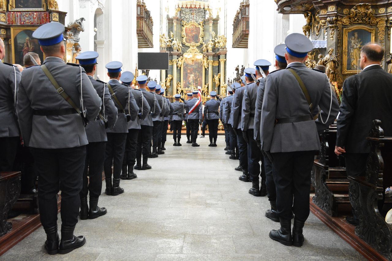 Księża katoliccy będą pomagać policji w walce z oszustami 