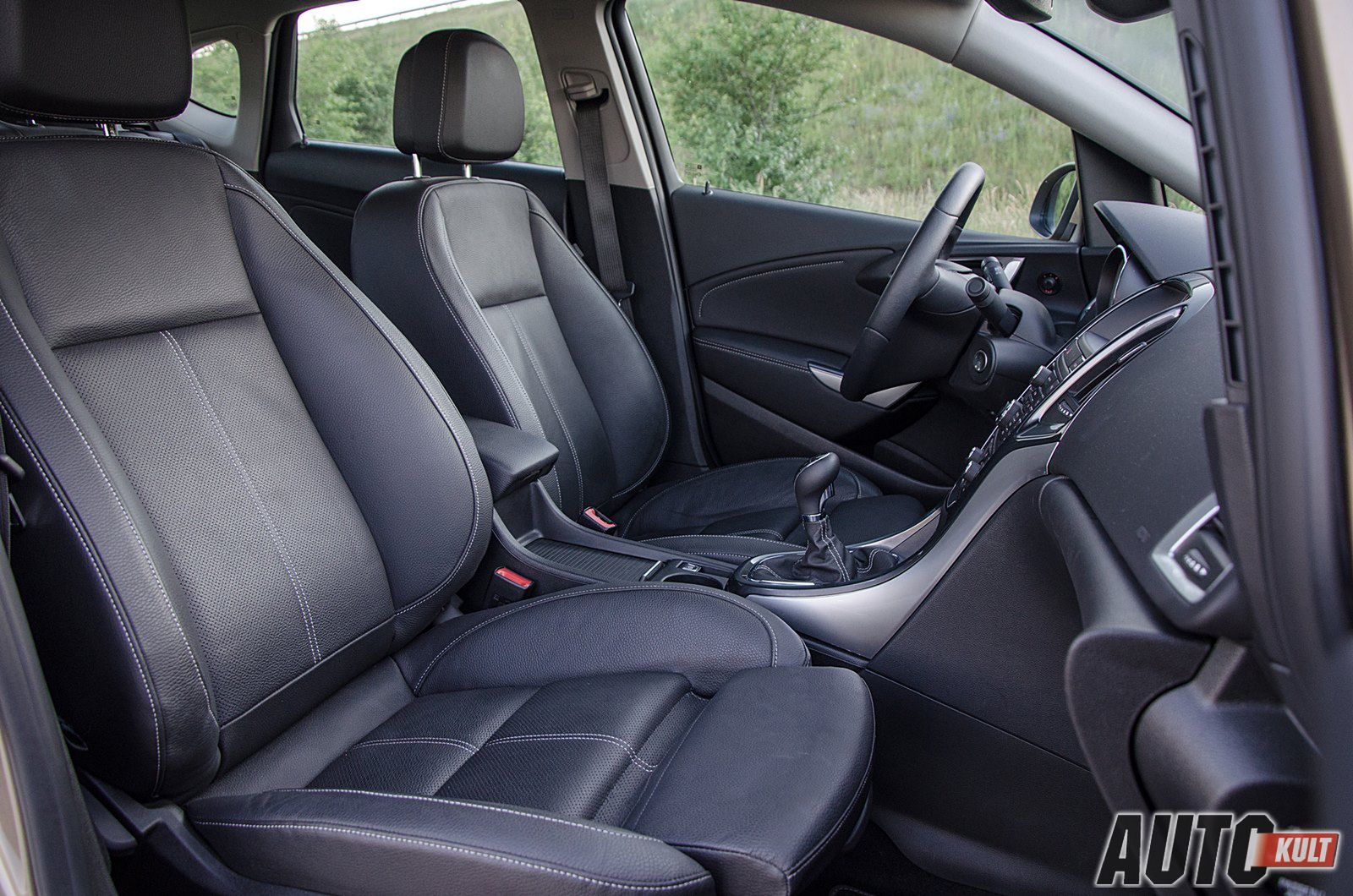 Opel Astra Tourer 1,4 Turbo LPGTEC Enjoy vs. Opel Astra Sedan 1,7 CDTI Business - test [galeria] 30