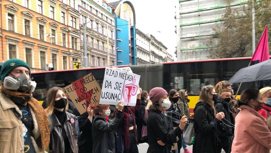 Wrocław. Gniewny spacer. Policja zatrzymała manifestantów zmierzających na Ostrów Tumski, pod Pałac Biskupi