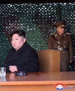 Kim macha szabelką. Odpalił rakiety