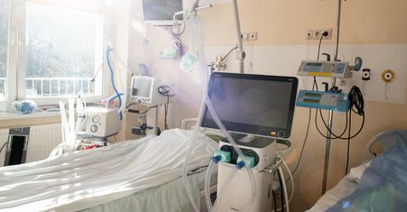 Koronawirus w Polsce. Raport MZ dotyczący sytuacji w szpitalach