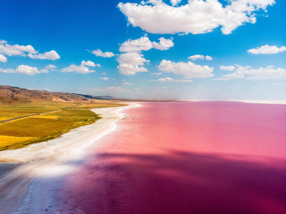 Jezioro Tuz zaskakuje kolorem
