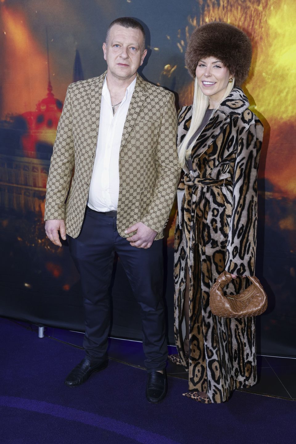 Julia von Stein z towarzyszem na premierze filmu