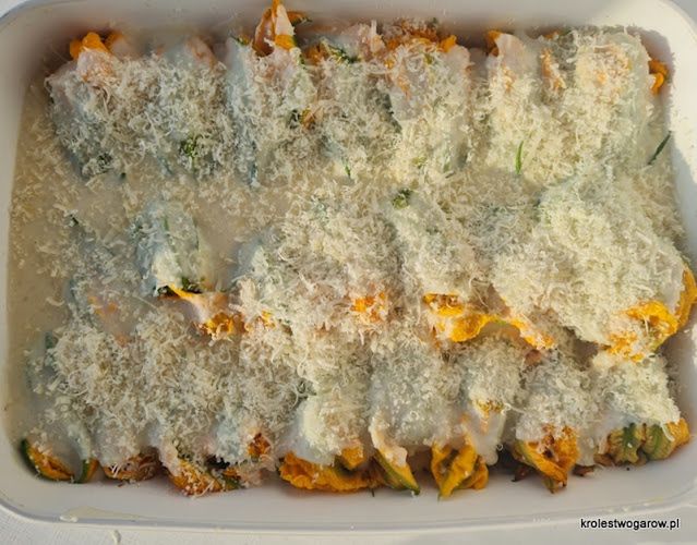 Baked zucchini flowers - Delicacies