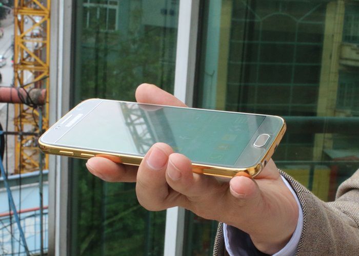 Możesz już kupić Galaxy S6 i S6 edge w obudowach z 24-karatowego złota 6