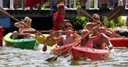 Gorąco! Kto tylko może, pędzi nad wodę. Zawody kajakowe na plaży miejskiej w Grudziądzu