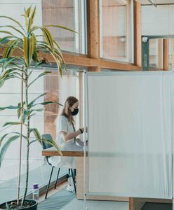 Koronawirus. Uniwersytet Wrocławski szczepi przeciwko COVID-19. Nawet 2,5 tys. osób dziennie