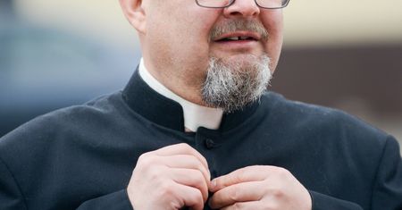 Niepokojące dane z Francji. Wielu księży ma potężne problemy