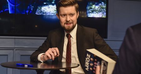 Po latach Mróz zdradził tajemnicę. Jego szkolny kolega to seryjny morderca