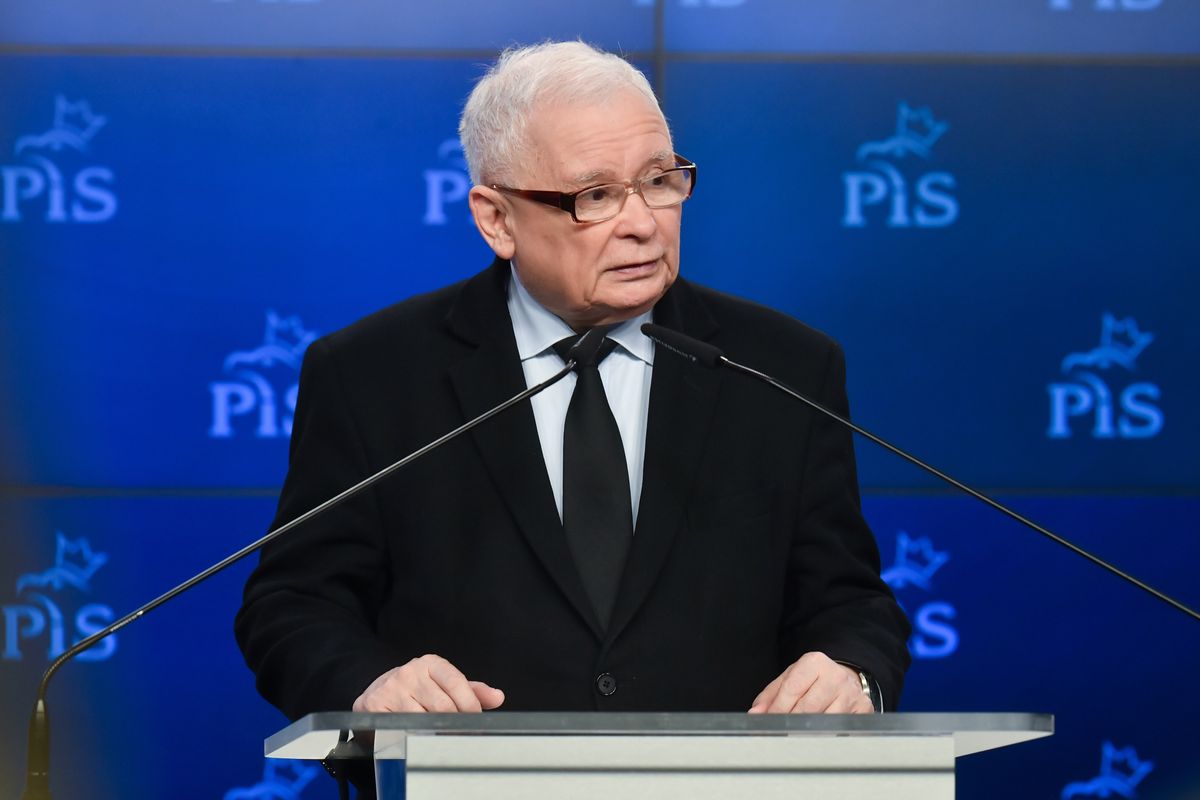 Kaczyński wygłasza oświadczenie. "Narusza się prawa katolików" w Polsce