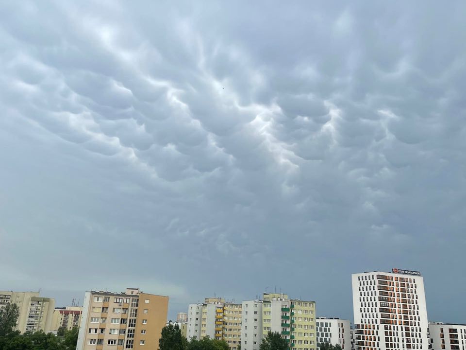 Chmury mammatus nad Mazowszem