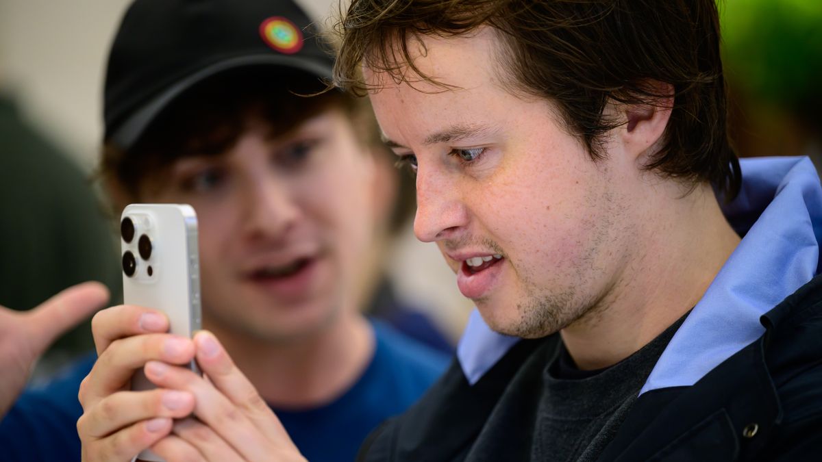 LONDON, ENGLAND - SEPTEMBER 22: Customers test iPhone 15 handsets at the Apple Store on September 22, 2023 in London, England. After Apple's announcement of the iPhone 15 series on September 12, including the iPhone 15, iPhone 15 Plus, iPhone 15 Pro, and iPhone 15 Pro Max, the highly anticipated lineup is now available for in-store pickup starting today. (Photo by Leon Neal/Getty Images)