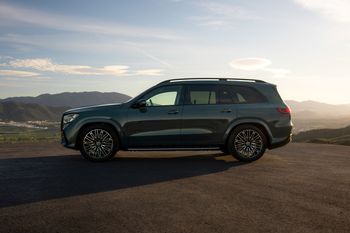 Mercedes wyraźnie odświeżył GLS-a. Zmienił się nie tylko wygląd