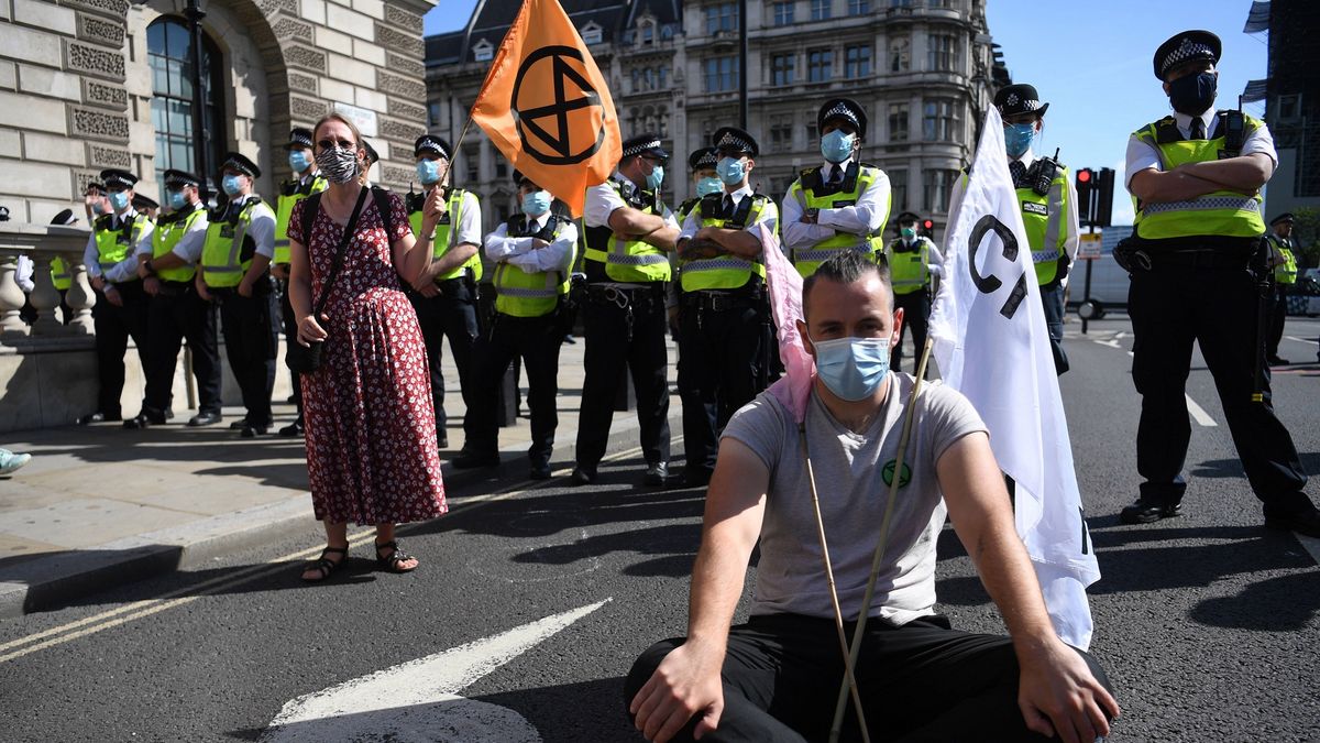 Zdjęcie dnia. Protesty w Londynie. "Mamy obawy o przyszłość planety". Aresztowano 160 osób 1