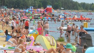 Tłumy w Sielpi. Znalezienie miejsca parkingowego graniczyło z cudem