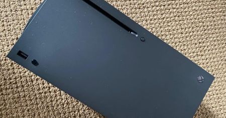 Xbox Series X na amatorskich zdjęciach. W końcu znamy zestaw złączy