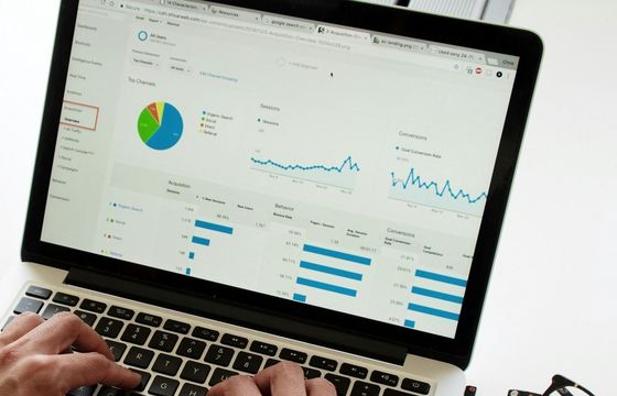 Retail media mocno w górę. Amazon dominuje, rośnie agentic commerce