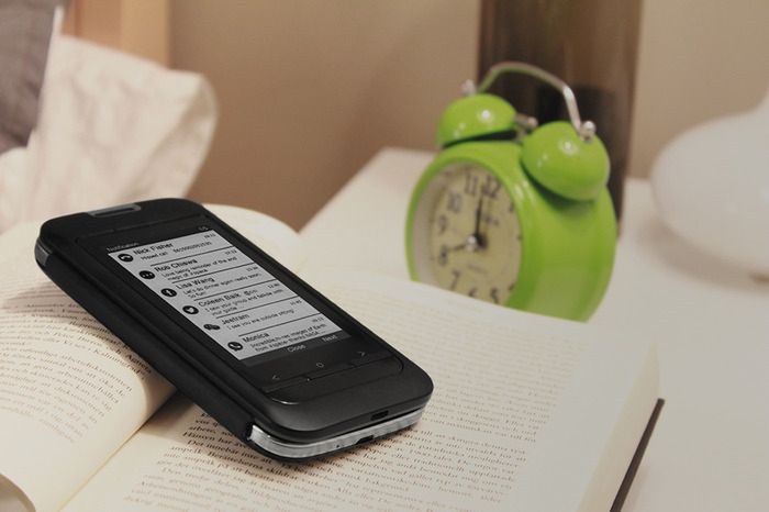 InkCase Plus - miniczytnik obudową do smartfona. Po co nam Kindle? 3